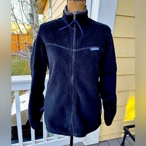 Cozy black Patagonia Fleece Jacket! Very good used condition 🏔️